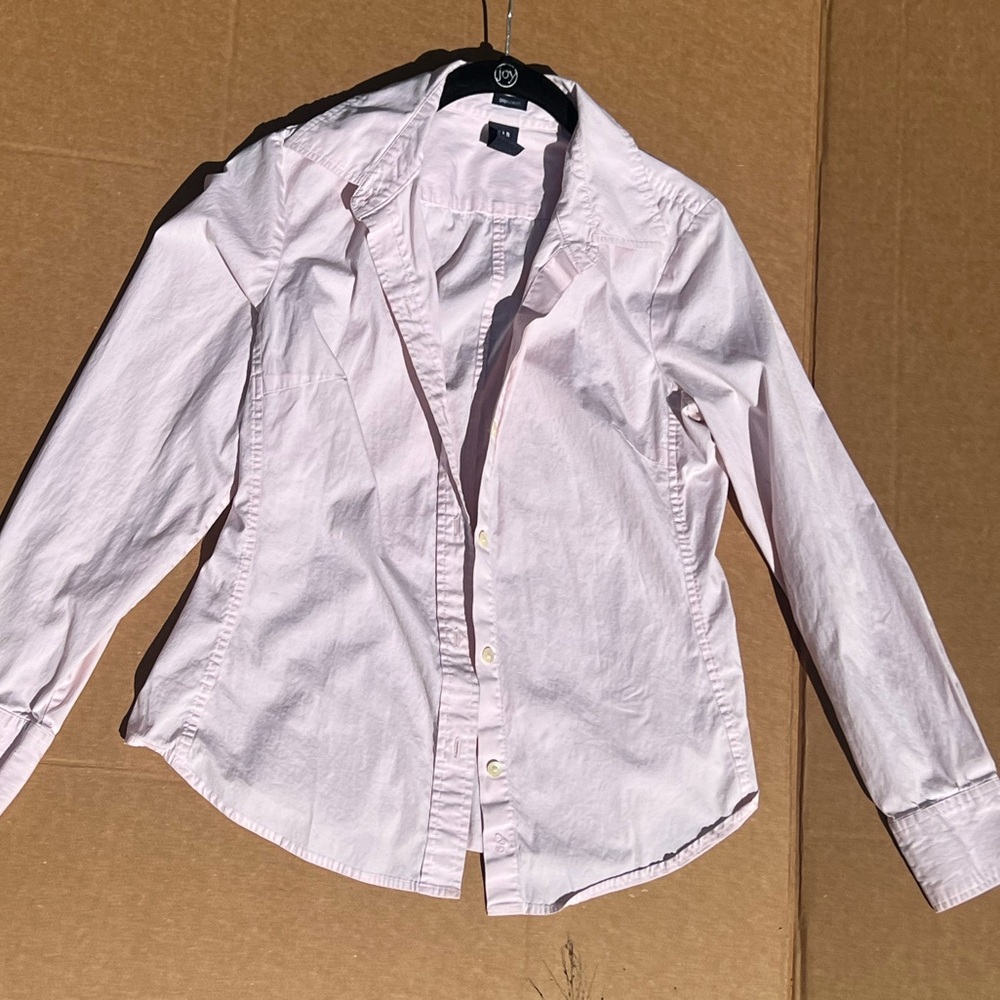 Women’s Gap Long sleeve light pink button up shirt